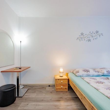 Crowonder Lucky Holiday House With Pool And Patio 30 Meters From The Beach Zadar Buitenkant foto