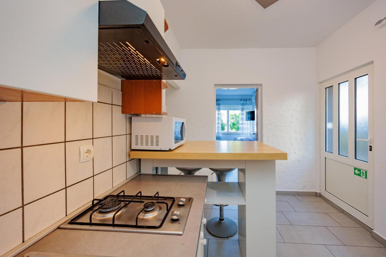 Crowonder Lucky Holiday House With Pool And Patio 30 Meters From The Beach Zadar Buitenkant foto