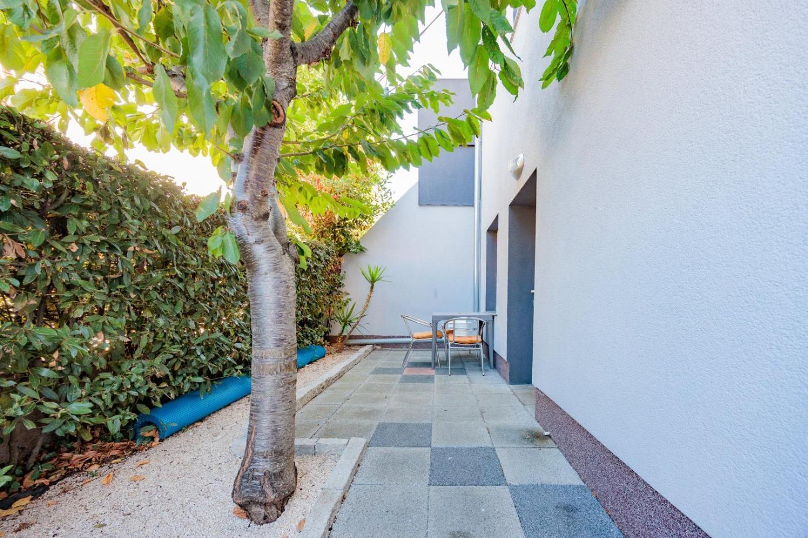 Crowonder Lucky Holiday House With Pool And Patio 30 Meters From The Beach Zadar Buitenkant foto