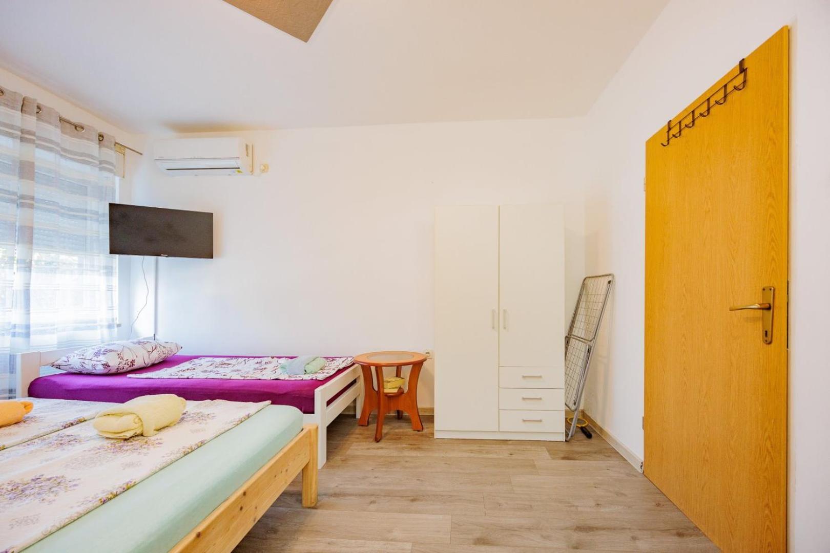 Crowonder Lucky Holiday House With Pool And Patio 30 Meters From The Beach Zadar Buitenkant foto