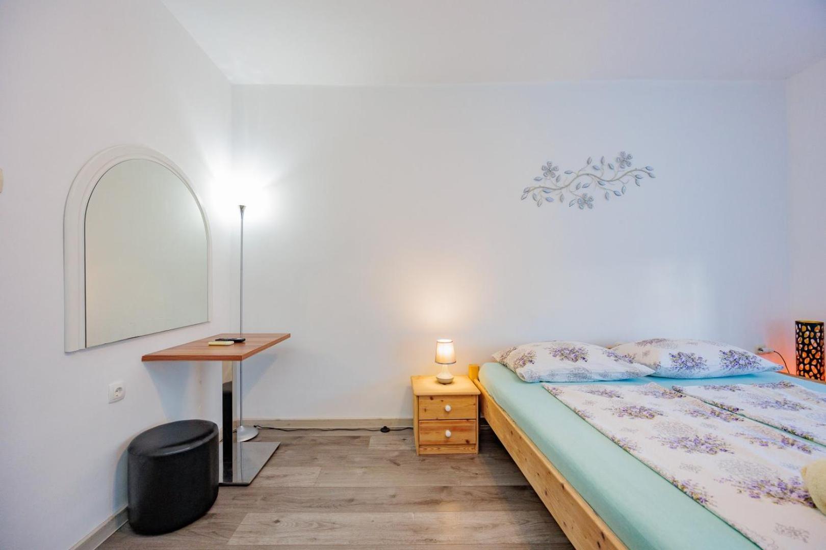 Crowonder Lucky Holiday House With Pool And Patio 30 Meters From The Beach Zadar Buitenkant foto