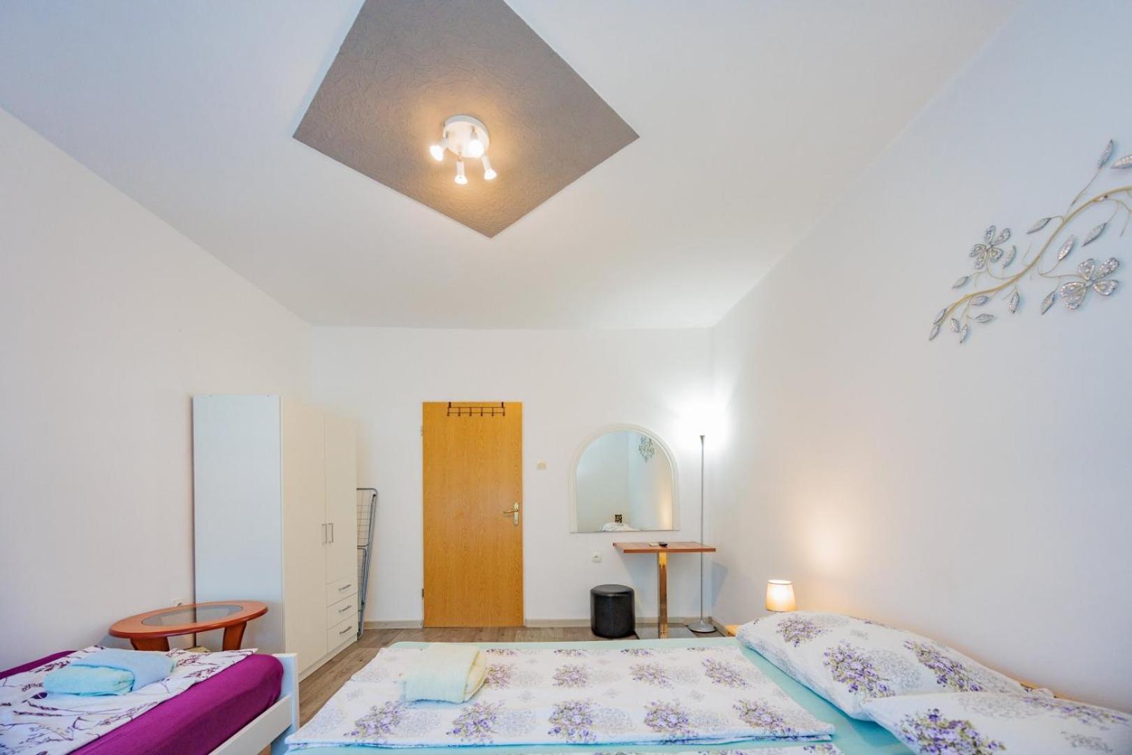 Crowonder Lucky Holiday House With Pool And Patio 30 Meters From The Beach Zadar Buitenkant foto