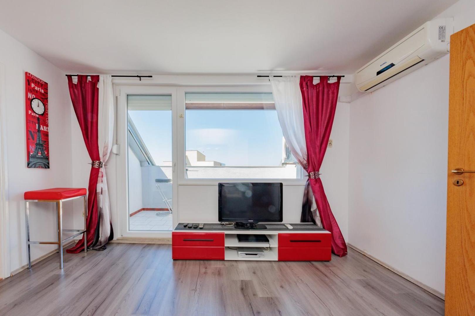 Crowonder Lucky Holiday House With Pool And Patio 30 Meters From The Beach Zadar Buitenkant foto