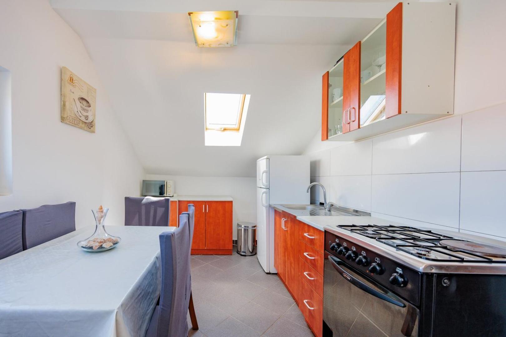 Crowonder Lucky Holiday House With Pool And Patio 30 Meters From The Beach Zadar Buitenkant foto