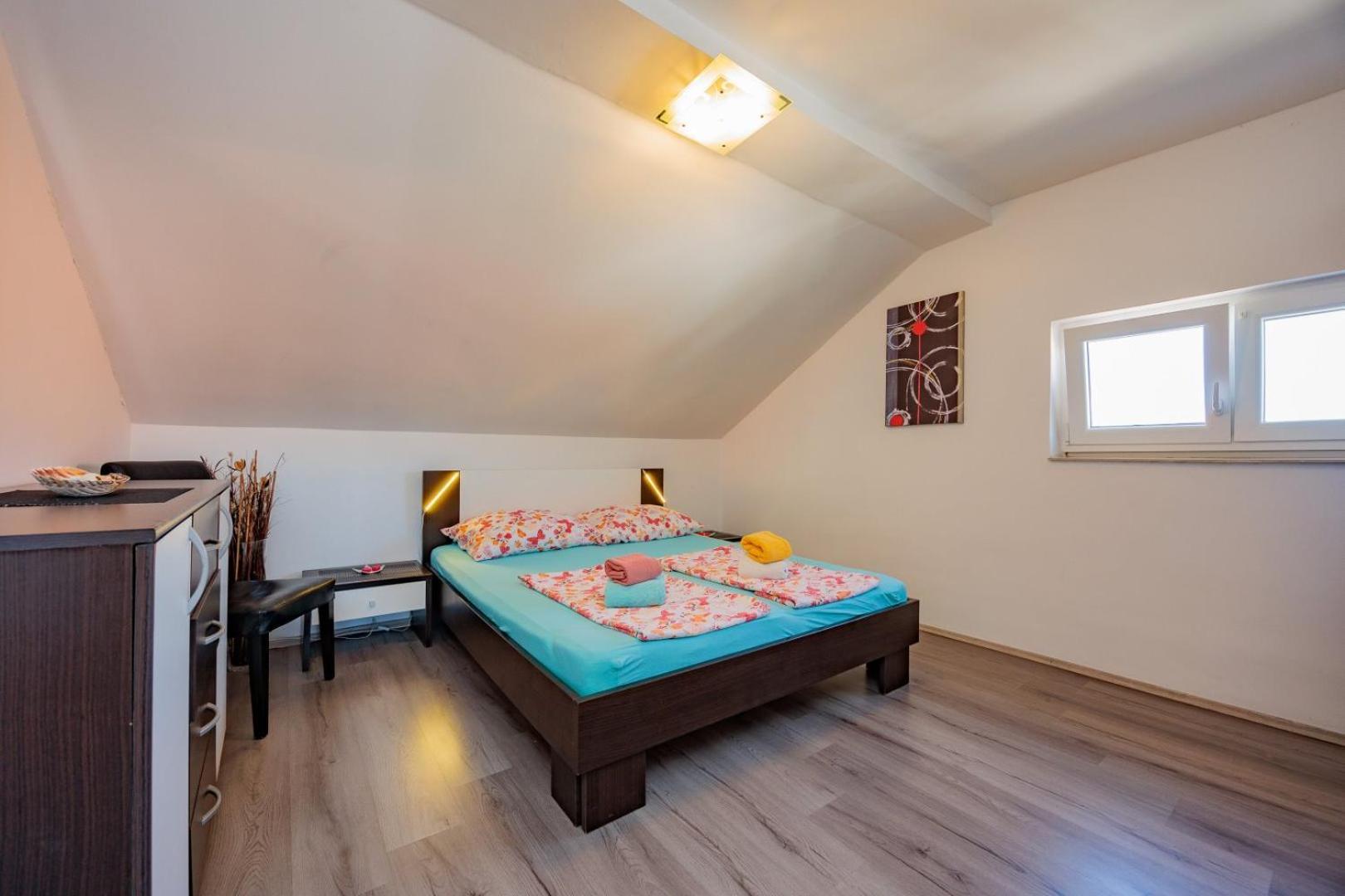 Crowonder Lucky Holiday House With Pool And Patio 30 Meters From The Beach Zadar Buitenkant foto