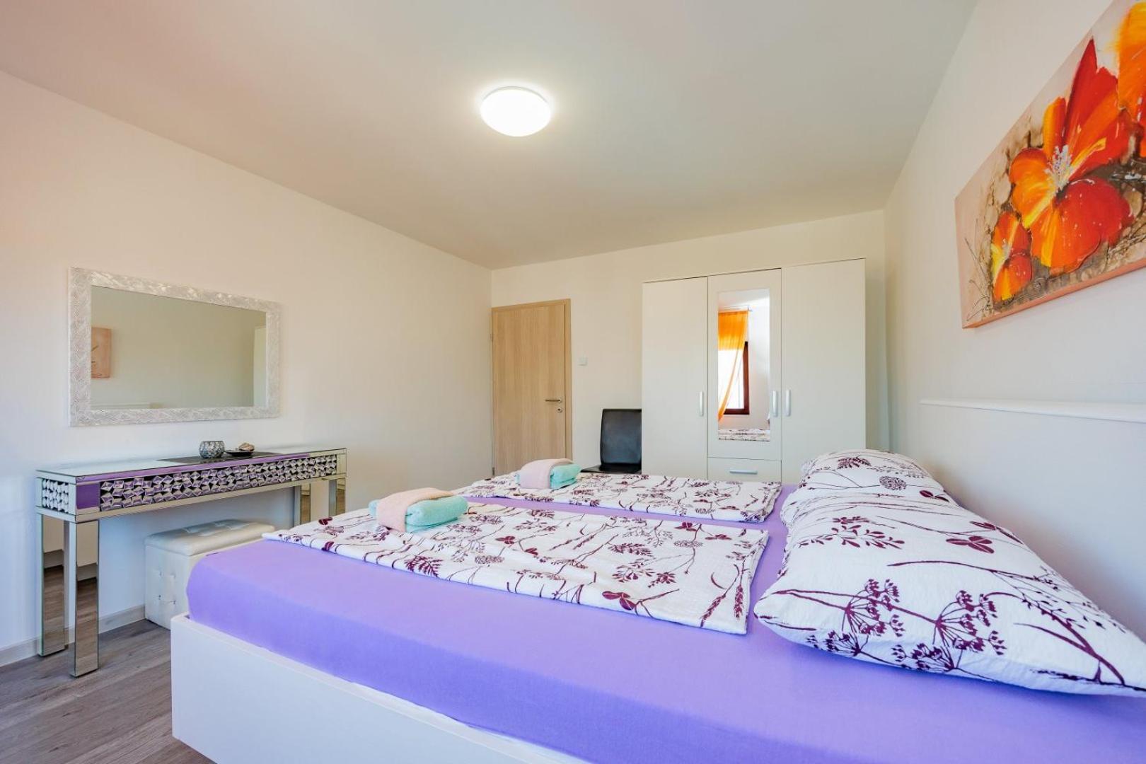 Crowonder Lucky Holiday House With Pool And Patio 30 Meters From The Beach Zadar Buitenkant foto