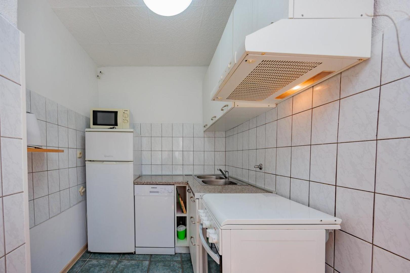 Crowonder Lucky Holiday House With Pool And Patio 30 Meters From The Beach Zadar Buitenkant foto