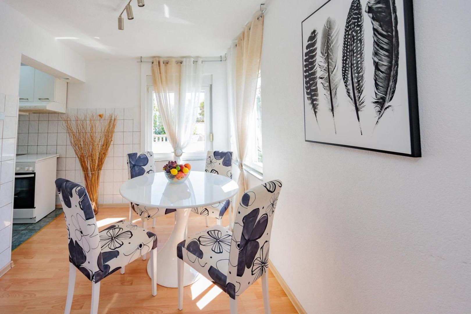 Crowonder Lucky Holiday House With Pool And Patio 30 Meters From The Beach Zadar Buitenkant foto