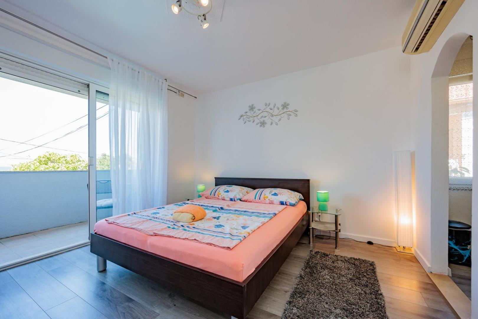 Crowonder Lucky Holiday House With Pool And Patio 30 Meters From The Beach Zadar Buitenkant foto