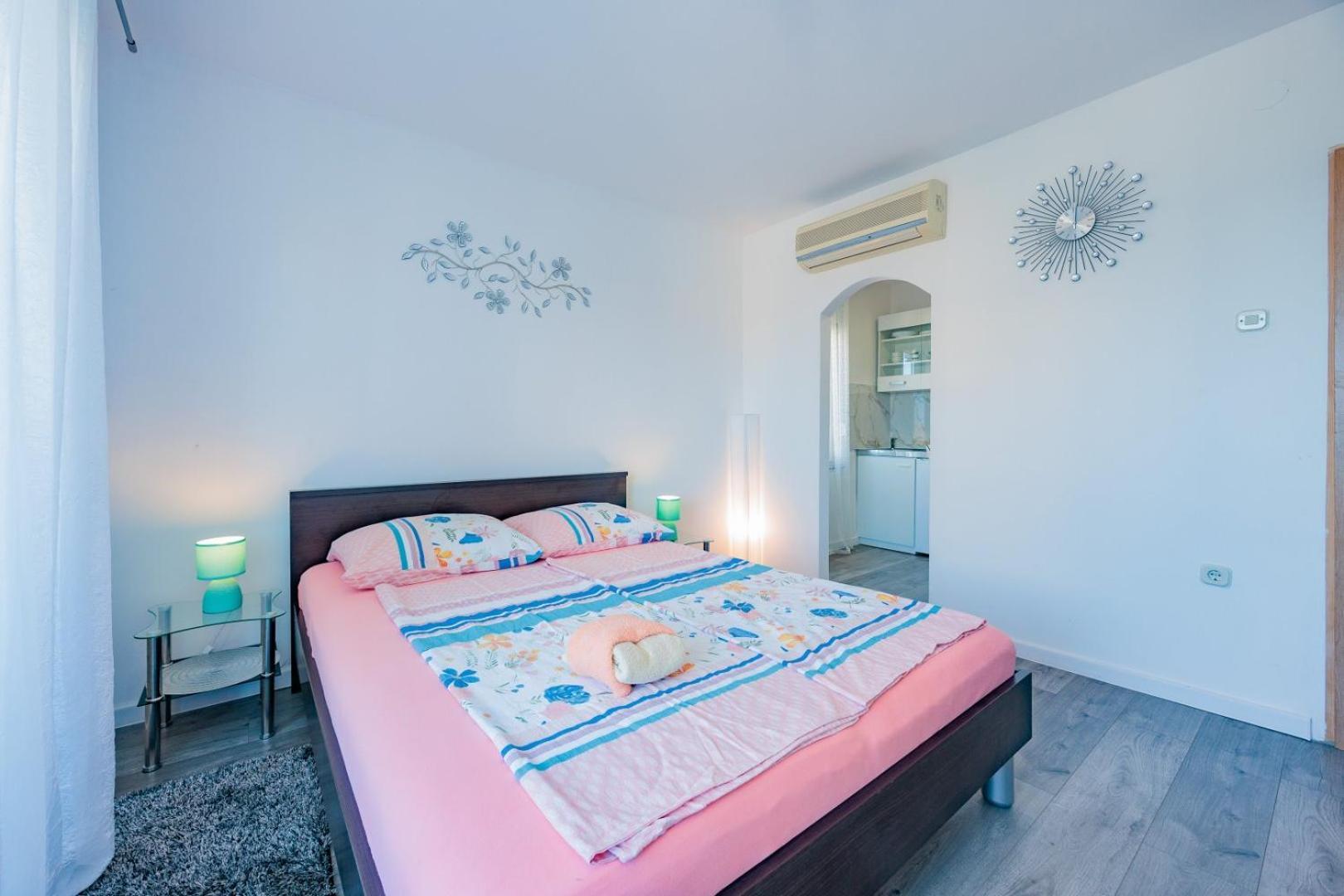 Crowonder Lucky Holiday House With Pool And Patio 30 Meters From The Beach Zadar Buitenkant foto