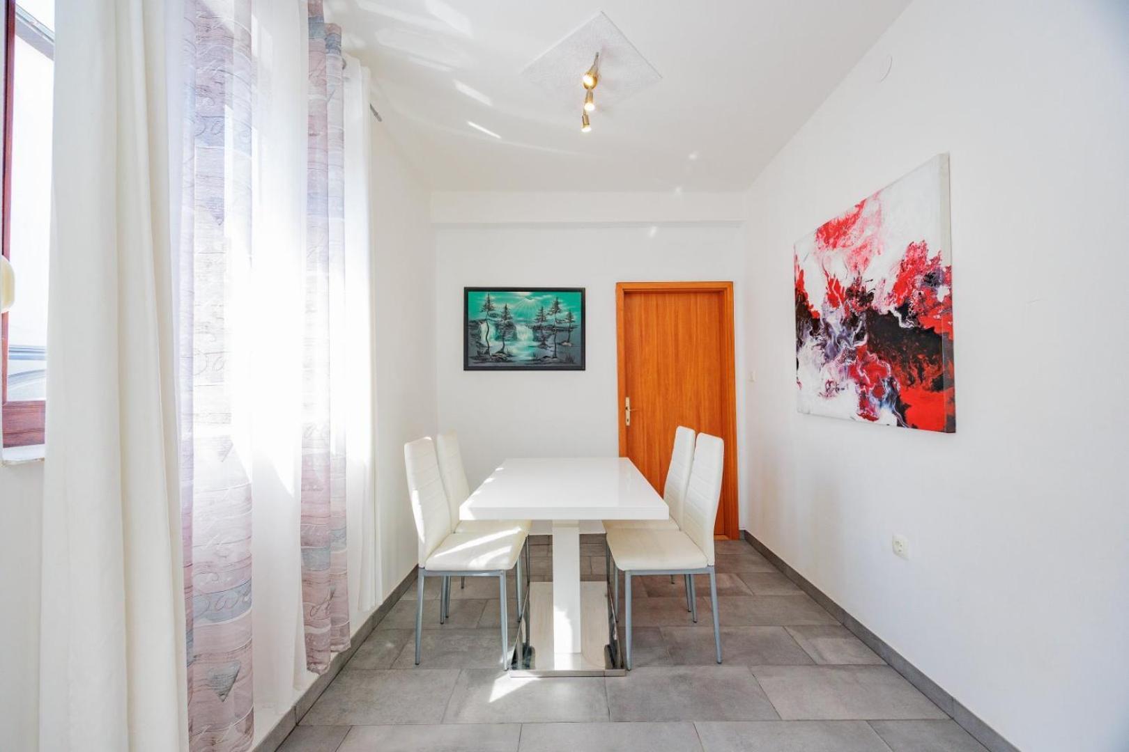 Crowonder Lucky Holiday House With Pool And Patio 30 Meters From The Beach Zadar Buitenkant foto