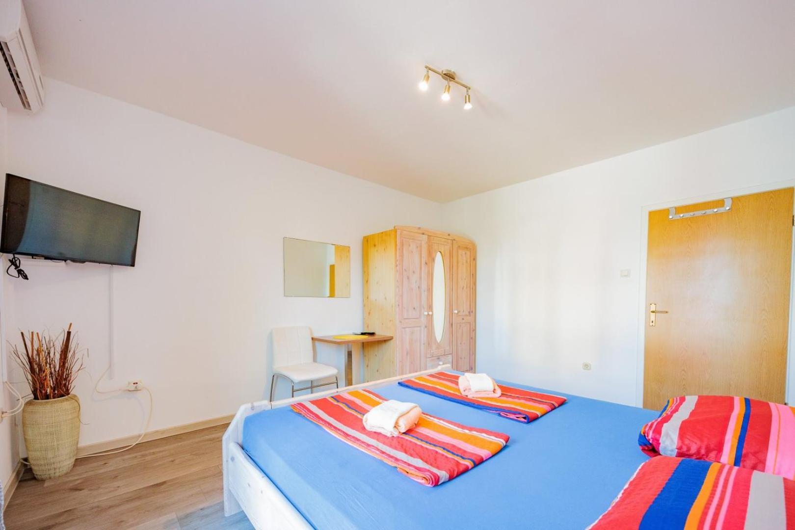 Crowonder Lucky Holiday House With Pool And Patio 30 Meters From The Beach Zadar Buitenkant foto