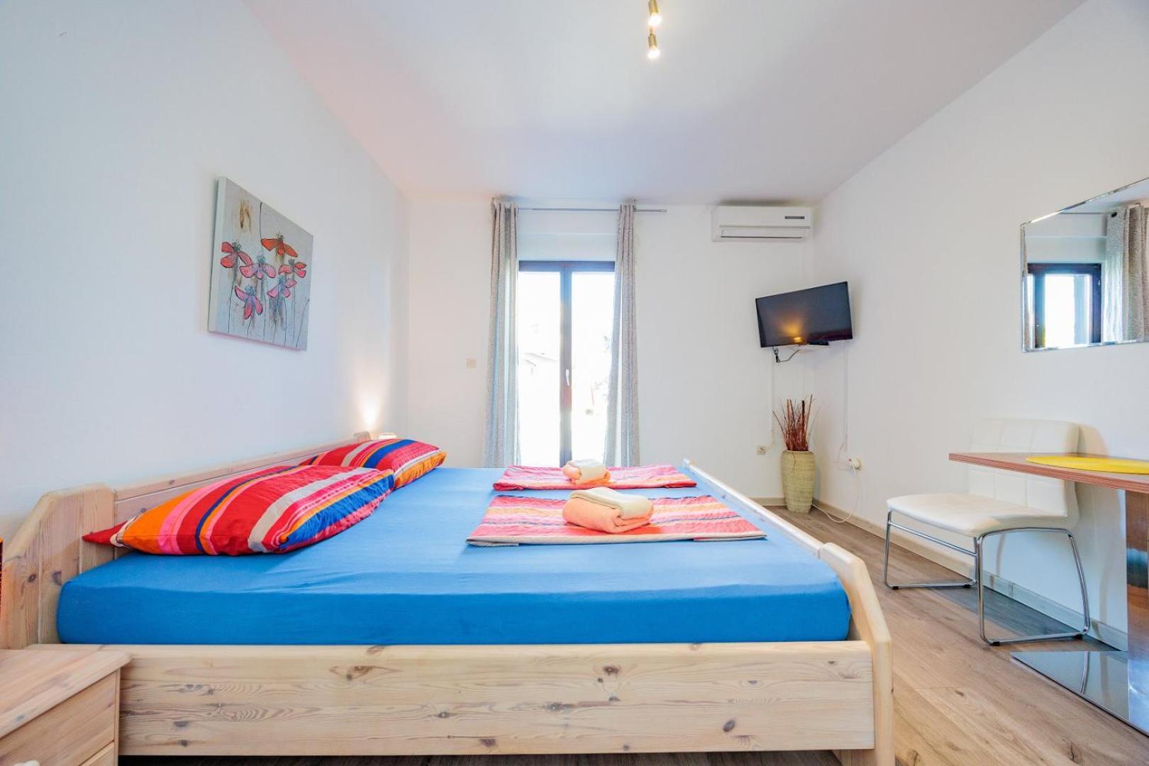Crowonder Lucky Holiday House With Pool And Patio 30 Meters From The Beach Zadar Buitenkant foto