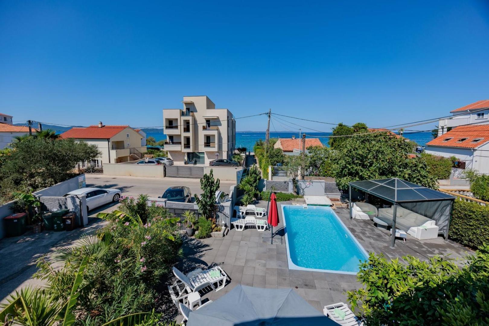 Crowonder Lucky Holiday House With Pool And Patio 30 Meters From The Beach Zadar Buitenkant foto