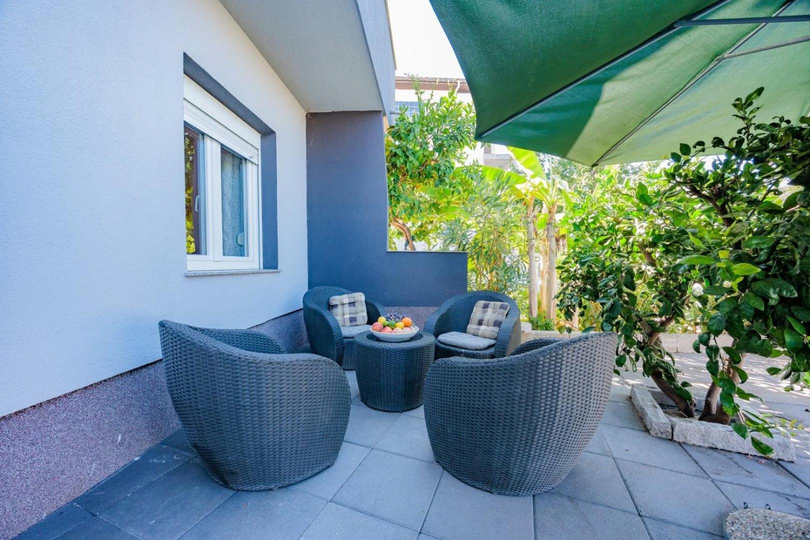 Crowonder Lucky Holiday House With Pool And Patio 30 Meters From The Beach Zadar Buitenkant foto